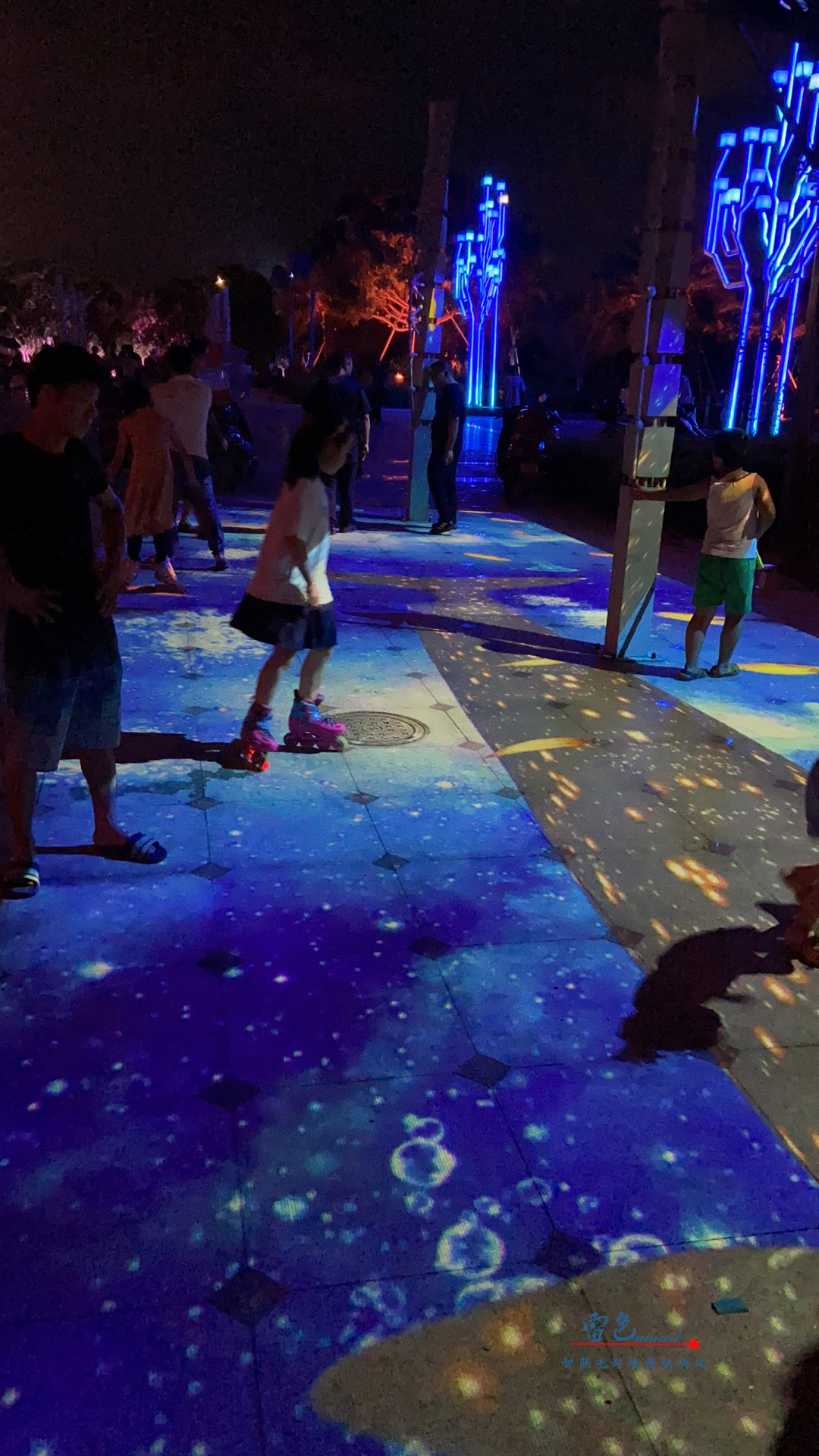 雷色光電為清素公園打造戶外地面互動項目(圖2) 雷色光電為清素公園打造戶外地面互動項目(圖2)